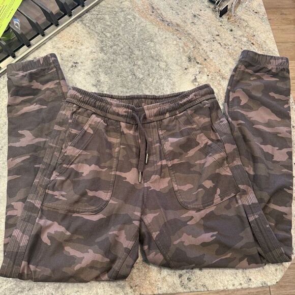 Athleta Camo size 0 Stretch Farallon Joggers - Picture 1 of 6